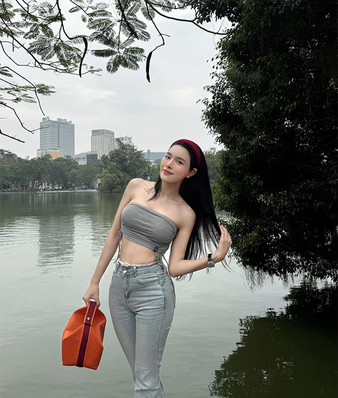 Nàng WAG Bích Hạnh theo đuổi phong cách sexy, nóng bỏng