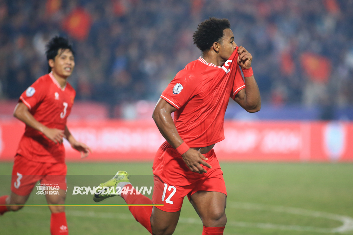 Nguyễn Xuân Son khiến khán đài dậy sóng 5