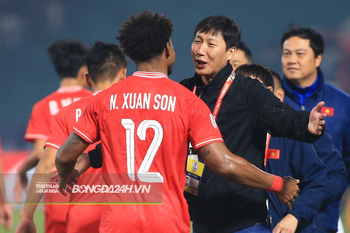 Nguyễn Xuân Son khiến khán đài dậy sóng 9