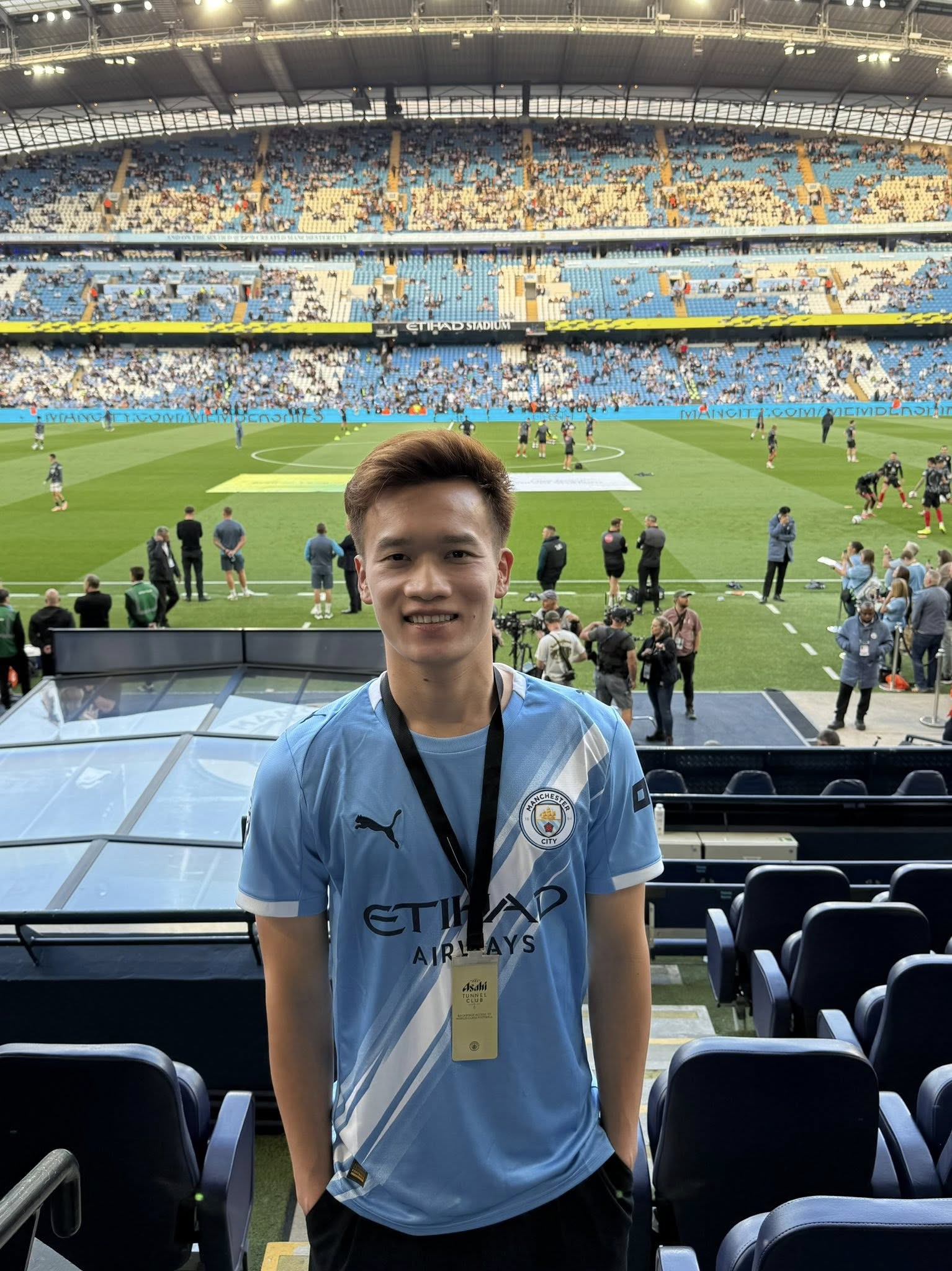 Hoàng Đức dự trận đấu cuối của Kevin De Bruyne tại Etihad 1