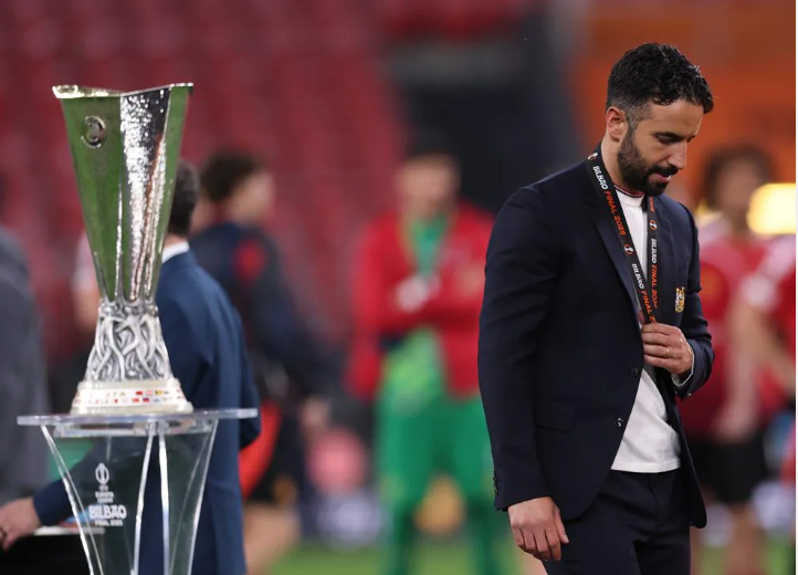 Man United Đứng dưới trời đổ nát 1