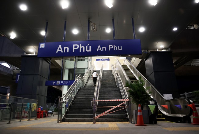 Ga trên cao tuyến metro số 1 sẵn sàng đi vào vận hành - Ảnh 2.